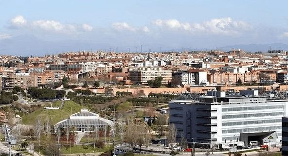 Más Madrid exige al Gobierno de Alcobendas rectificar el uso del término «ilegales» en la revista&nbsp;municipal